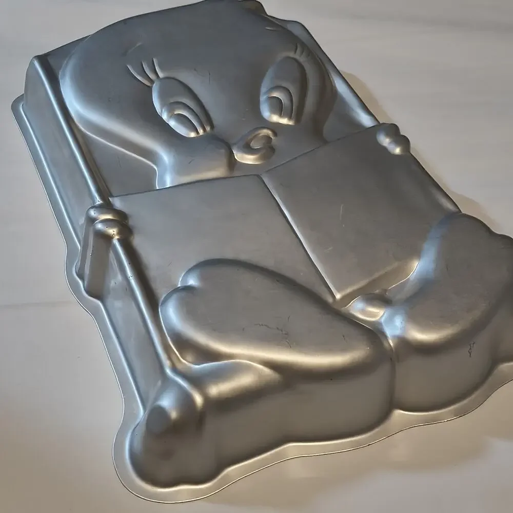 Vintage 1979 Wilton Tweety Cake Pan Tweety Bird Cake Mold # 502-7687
